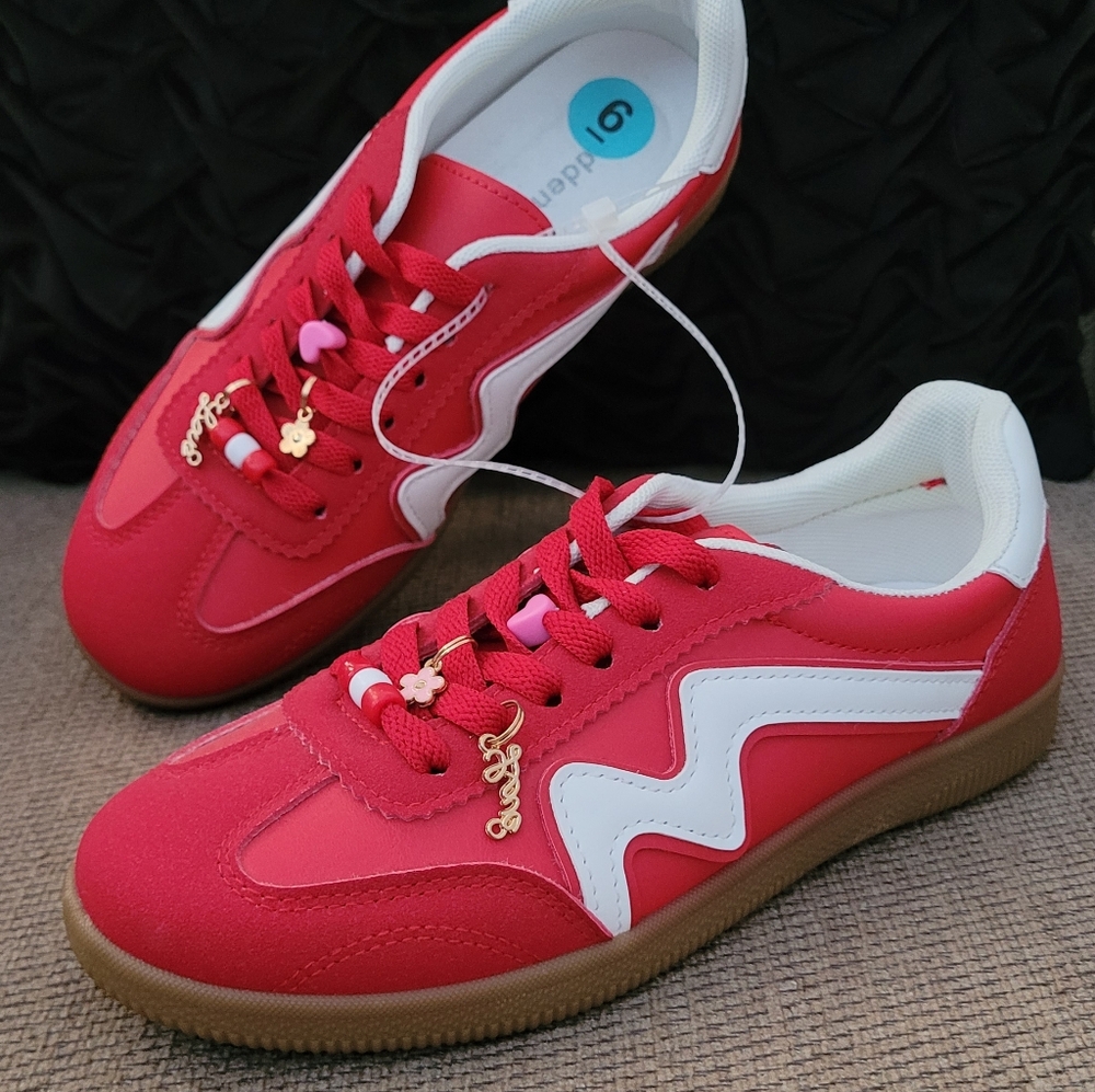 MADDEN GIRL RED GIIA KICK CHARM SNEAKERS